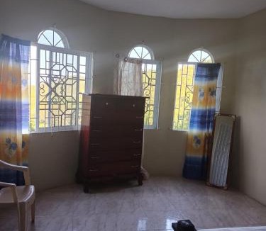 Newcastle House | Sligovilla Guest House, Spacious and Private
