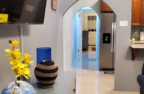 Runaway Bay Villa | Snowbird Friendly Retreat w/Seaview Balcony and Fast Wifi/AC