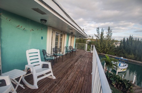 Lucaya Condo | Spacious 3-BR Waterfront Condo w/Dock & Pool, Walk to Beaches, Bars & Shopping!