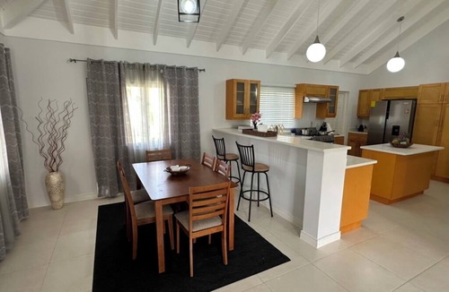 St. Ann's Bay House | Spacious 3BR Family Villa – Pool, Gated Community, Near Ocho Rios & Beaches