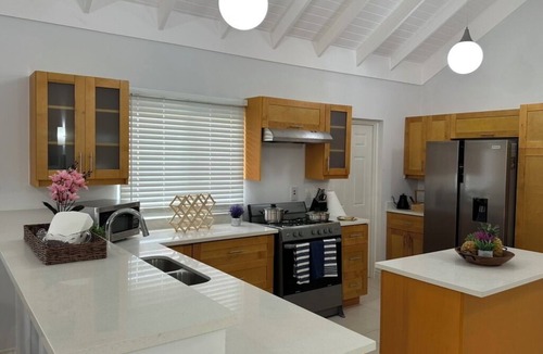 St. Ann's Bay House | Spacious 3BR Family Villa – Pool, Gated Community, Near Ocho Rios & Beaches