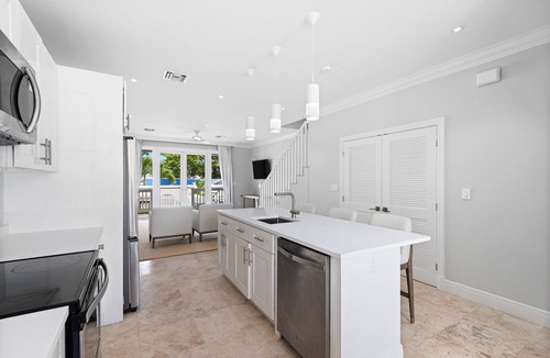 Nassau House | Spacious 4-bedroom townhome in peaceful Palm Cay, New Providenc, Nassau.