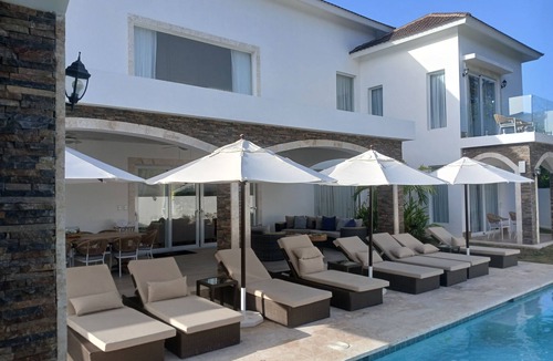 Puerto Plata Villa | Spacious 4-br villa in Villa Park with member benefits and Rock Star amenities