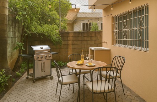 Santo Domingo Este House | Spacious Bright and Serene Relaxing Home with Air Con, Parking & Garden