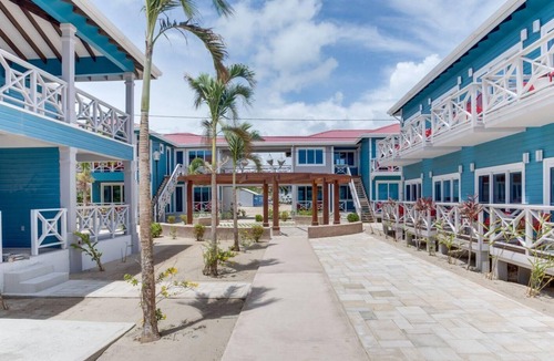 Placencia Resort | Spacious Condo w/ Kitchen, Balcony, & WiFi - Steps to Beach, Dining, & Shops