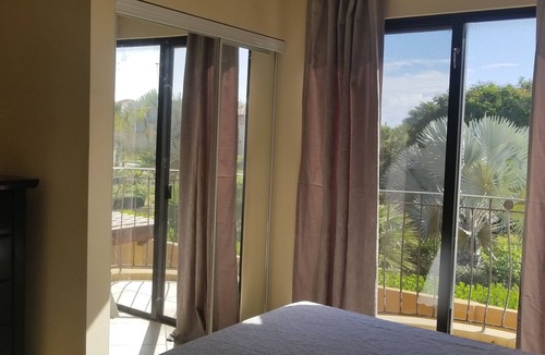 Gold Coast House | Spacious Gold Coast Townhouse in lush community close to beaches