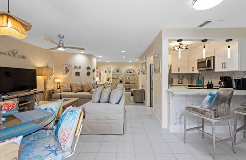 Paradise Island Villa | Special Rates: Steps to Ocean, Patio, Pool