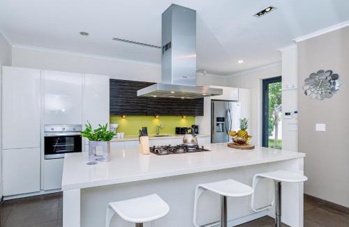 Bubali Villa | Spectacular designer villa 5 star Luxury 6 Bedroom New