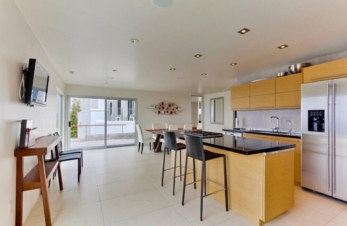 Sunset Cliffs House | SPECTACULAR OCEANFRONT ESTATE-Private Pool and Hot Tub, Sweeping View