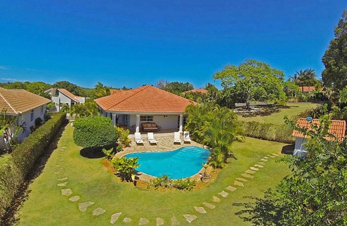 Urbanizacion Tavarez Villa | Spend your winter in a warm Caribbean villa with pool, near beaches and shops