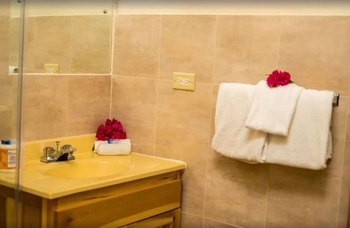 Runaway Bay Resort | Standard Double Bed, 1 Queen Bed, Garden View