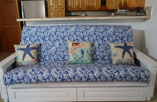 Spanish Wells Apartment | Starfish Cottage. FREE Golf Cart Included. Just 2 minute walk to the Beach