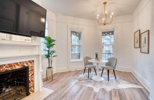 Buckman Neighborhood Apartment | Stay Portland - Historic Queen Anne Vernacular - 95 WalkScore