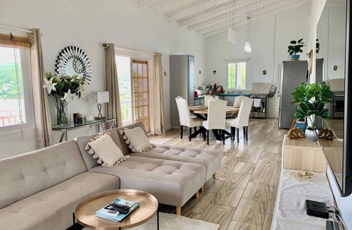 Saint Hilaire House | Stunning 3 Bed Villa overlooking Friendship Bay