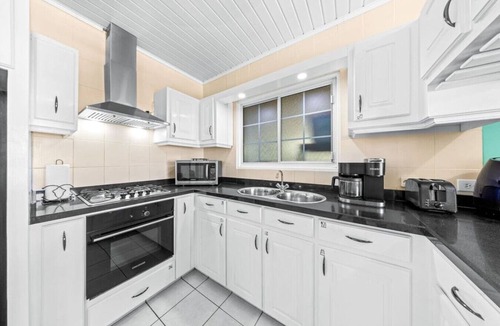 Bubali House | Stunning Villa Near Beaches W/Pool 4Br&3Ba