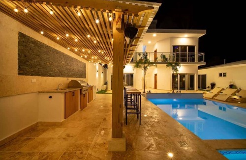 Urbanizacion Tavarez Villa | Summer Group Getaway | 7BR Villa w/Pool in Sosua