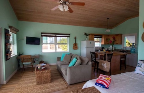 Deadmans Cay Apartment | Sunset Studio Cottage/ Hilltop/Sea views