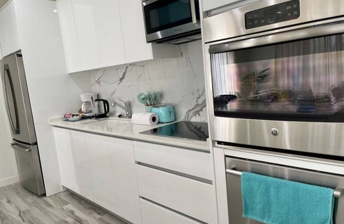 Palm Beach Apartment | Super Stylish Palm Beach 2-Bed 2-Bath Condo - Unbeatable Location!