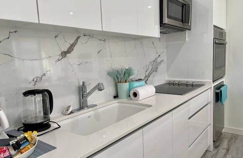 Palm Beach Apartment | Super Stylish Palm Beach 2-Bed 2-Bath Condo - Unbeatable Location!