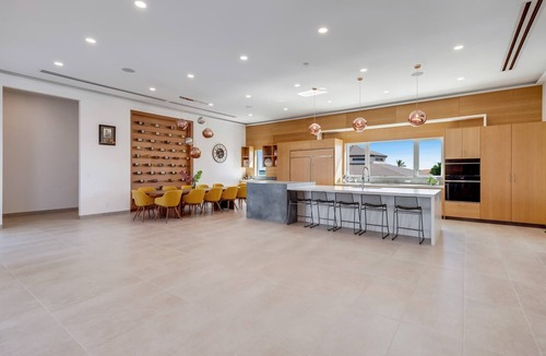 Ocean Point House | TC Villas -Ocean Breeze -Luxury Waterfront w. Pool, Gym, Games Room