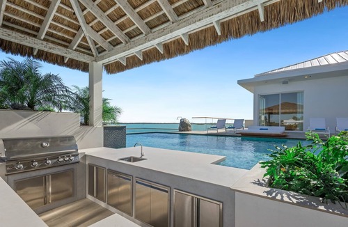 Ocean Point House | TC Villas -Ocean Breeze -Luxury Waterfront w. Pool, Gym, Games Room