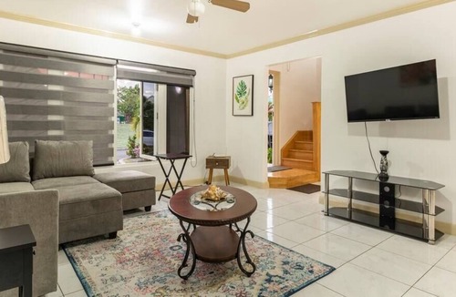 Orange Bay House | TH w/PVT Beach, Pool,Wi-fi, & AC in Little Bay CC