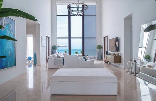 Alice Town House | The Bahamas Beachfront Dream: Beach, Pool & Docking