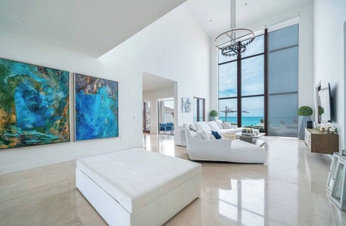 Alice Town House | The Bahamas Beachfront Dream: Beach, Pool & Docking