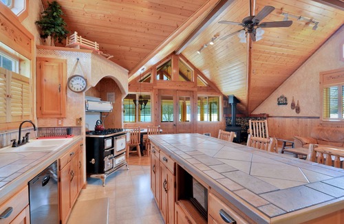 Port Angeles House | The best lakefront home with full amenities available - #1 Rated