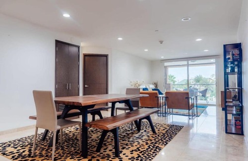 Palm Beach Apartment | The Elegance of Oasis -3BR Apartment Beach Front