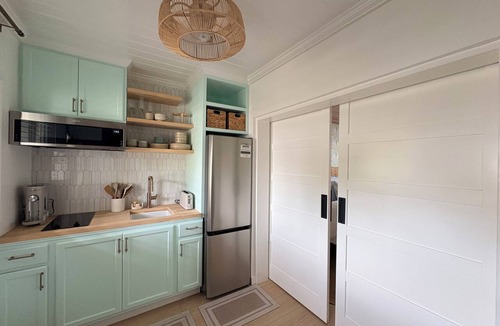 Dunmore Town Apartment | The Harbour Cove Studio - Walk to Pink Sand Beach 1 Bed 1 Bath Studio