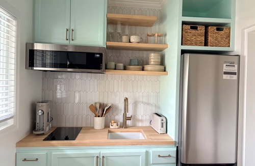 Dunmore Town Apartment | The Harbour Cove Studio - Walk to Pink Sand Beach 1 Bed 1 Bath Studio