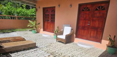 Malgretoute House | The Jungle Escape Apartment 01