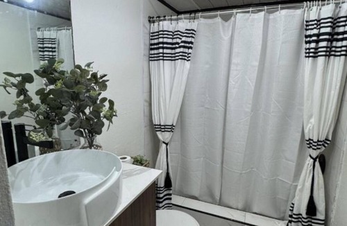 Camperdown Apartment | The Luxe Studio - centrally located in the heart of Kingston