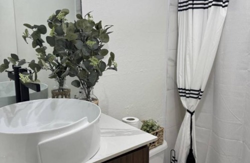 Camperdown Apartment | The Luxe Studio - centrally located in the heart of Kingston