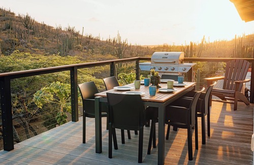 Jamanota House | The most unique location nestled into nature with direct acces to nature, caves and national park.