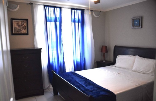 Saint Andrew Bed & Breakfast | The president room At the Strathairn 6 strathairn Avenue