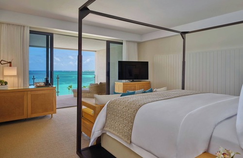 Palm Beach Hotel | The St. Regis Aruba Resort