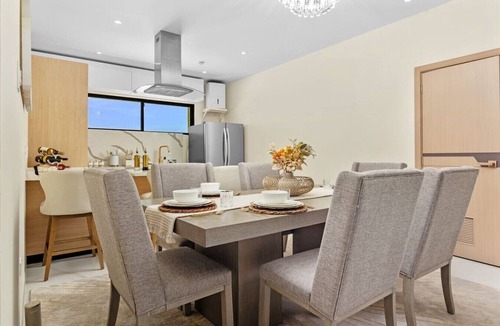 Runaway Bay Apartment | The Vue @ Paradisiac ~ Private Beach ~ Pool ~Gated