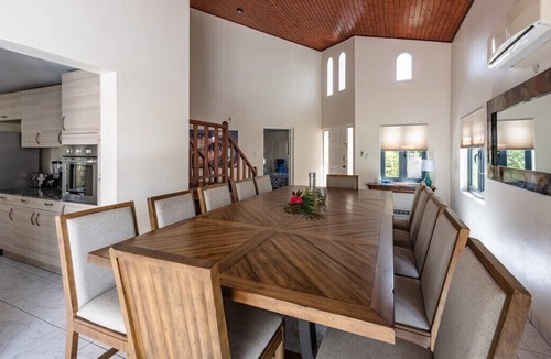 Washington Villa | This two floor spacious family house is only a few blocks away from Palm Beach.