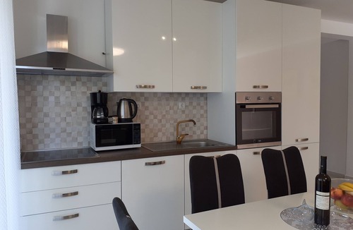 Milcetici Apartment | Three bedroom apartment with terrace Malinska, Krk (A-19305-a)