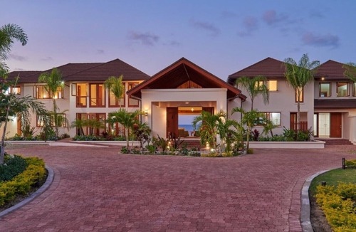Salt Gut Villa | Timbuktu by the Sea Villa- Private Pool. Beachfront & Modern Elegance