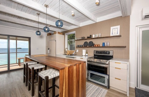 Savannah Sound House | Touch of Class Estate: A Beachfront Estate on the Warm Calm Caribbean
