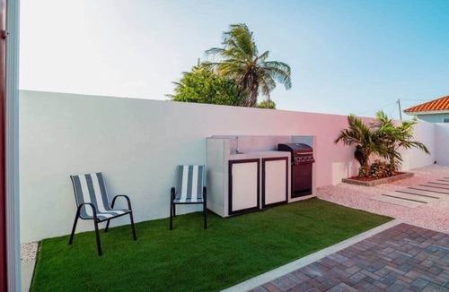 Oranjestad-West Apartment | Trankilidad 1 COZY & Modern Total Privacy - Garden view