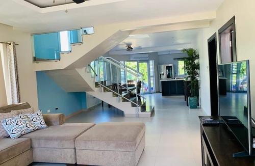 Albion House | Tranquil 007 Getaway, With Chef, 20 mins to A/port