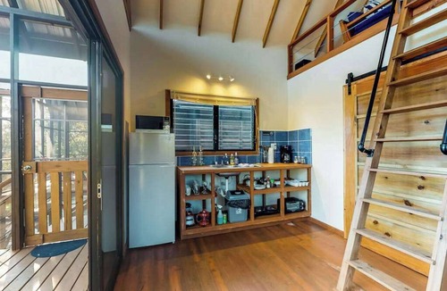 Surfside Apartment | Treehouse cabana suite in a quiet area with veranda, WiFi & partial AC - walk to beach