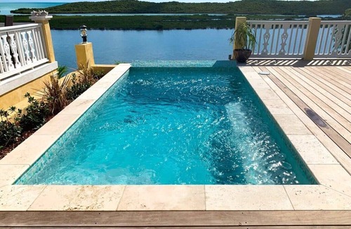 Ocean Point Ski Chalet | Tropical Chalk Sound Cottage with Pool and Kayak!
