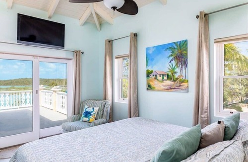 Ocean Point Ski Chalet | Tropical Chalk Sound Cottage with Pool and Kayak!