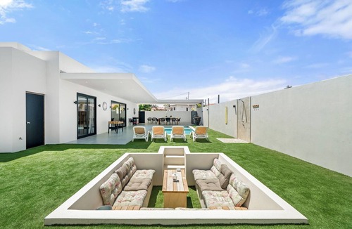 Boegoeroei House | Tropical Dream Villa - New 6BR Luxury Villa in Noord