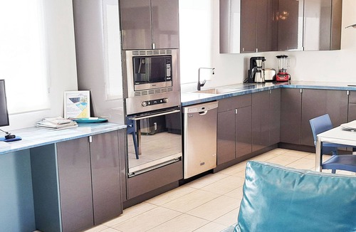 Bushiri House | Turquoise Villa Family-Friendly Private Pool 3BR/2BA 5 Min drive to Eagle Beach
